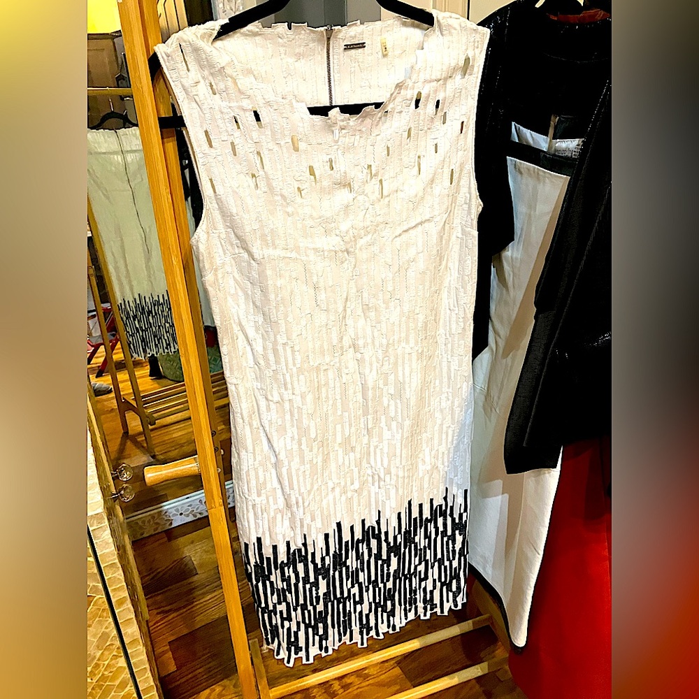 Tahari abstract city thread spool dress - NWT, size S